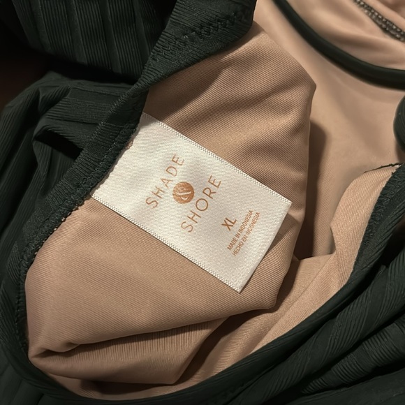 Women'sRibbed Plunge Front V-Wire One
Piece Swimsuit - Shade & Shore - Picture 10 of 10